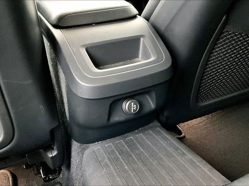 Used 2019 Volvo S60 T5 Momentum w/ Multimedia Package image 31