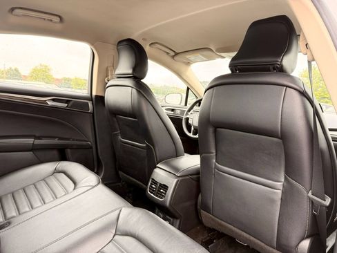 Used 2018 Ford Fusion SE w/ Equipment Group 602A FWD image 21