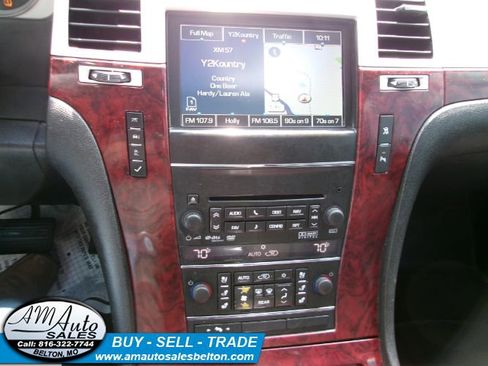 Used 2011 Cadillac Escalade Luxury image 12