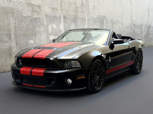 Used 2013 Ford Mustang Shelby GT500 image 2