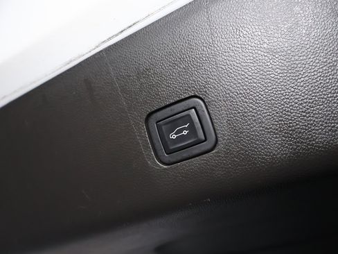 Used 2023 Chevrolet Traverse LT w/ LT Premium Package FWD image 28