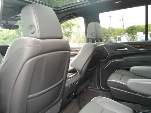 Certified 2024 Cadillac Escalade Premium Luxury AWD/4WD image 18