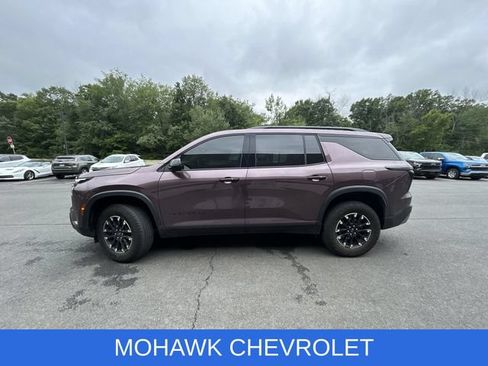 Used 2024 Chevrolet Traverse Z71 AWD/4WD image 2