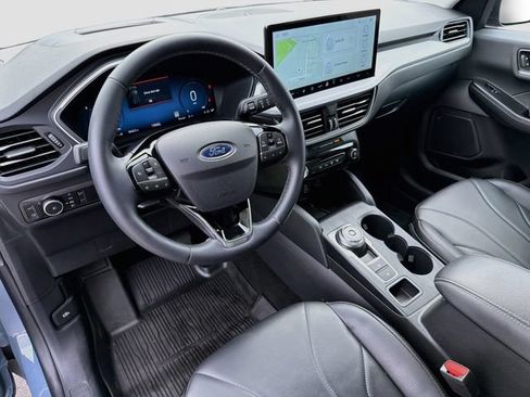 Used 2025 Ford Escape Platinum w/ Premium Technology Package AWD/4WD image 9