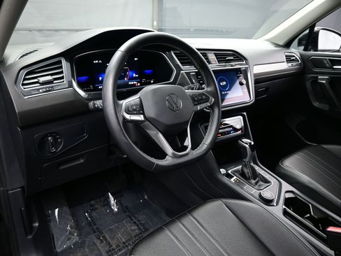 Used 2022 Volkswagen Tiguan SE AWD/4WD image 13