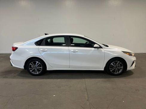 Used 2023 Kia Forte LXS FWD image 2