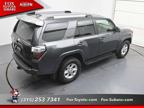 Used 2022 Toyota 4Runner SR5 Premium w/ Moonroof Package AWD/4WD image 29