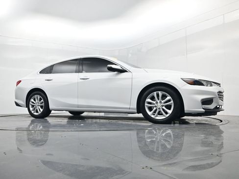Used 2017 Chevrolet Malibu LT image 32