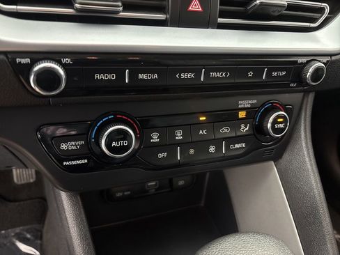 Used 2020 Kia Niro LX image 27