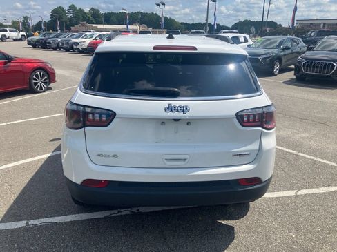 Used 2024 Jeep Compass Latitude AWD/4WD image 4