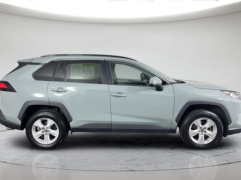 Used 2020 Toyota RAV4 XLE w/ Convenience Package FWD image 2