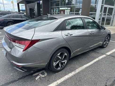 Used 2023 Hyundai Elantra Limited FWD image 4