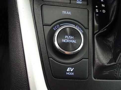 Used 2021 Toyota RAV4 XLE w/ Convenience Package AWD/4WD image 12