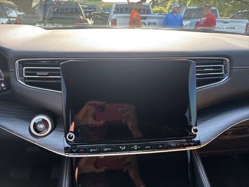 Used 2023 Jeep Wagoneer L Series II image 30