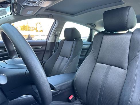 Used 2019 Honda Accord EX image 24