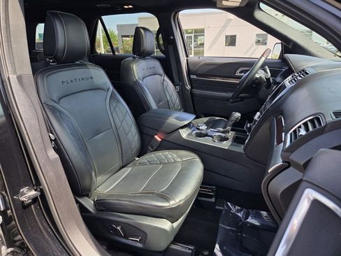 Used 2018 Ford Explorer Platinum AWD/4WD image 16