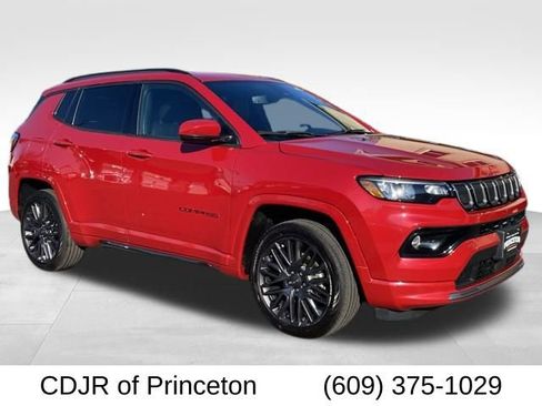 Certified 2022 Jeep Compass Limited image 1