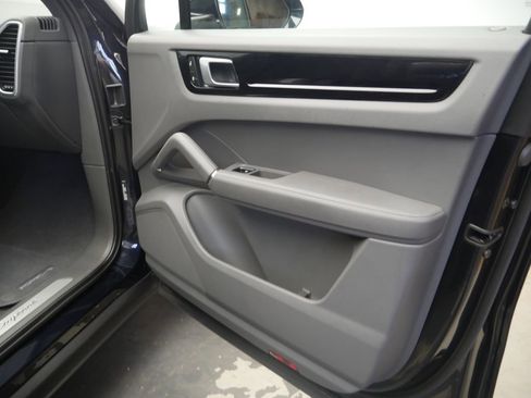 Certified 2023 Porsche Cayenne AWD/4WD image 22