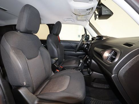 Used 2023 Jeep Renegade Latitude AWD/4WD image 27