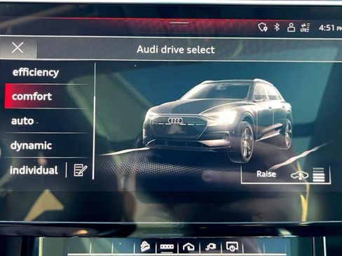 Used 2022 Audi e-tron Premium image 60