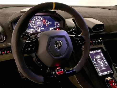 Used 2024 Lamborghini Huracan Sterrato image 9