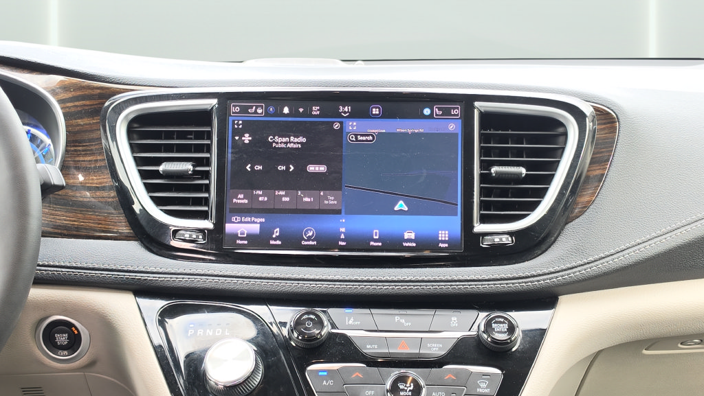 Used 2023 Chrysler Pacifica Limited w/ Uconnect Theater Family Group FWD image 9