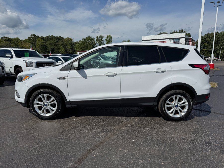 Used 2017 Ford Escape SE FWD image 2