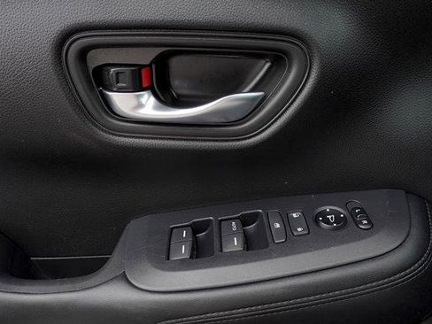 Used 2025 Honda HR-V LX image 11