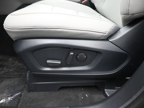 New 2026 Ford Explorer Active w/ Active Comfort Package image 9