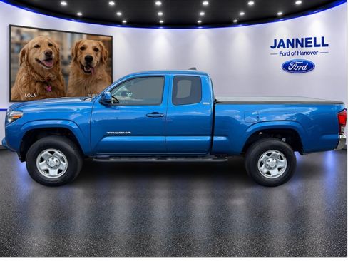 Used 2018 Toyota Tacoma SR5 AWD/4WD image 9