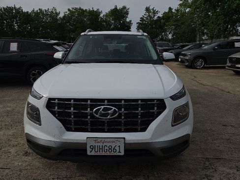 Used 2025 Hyundai Venue SEL FWD image 9