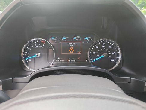 Used 2019 Ford Expedition XLT w/ Equipment Group 202A RWD image 21
