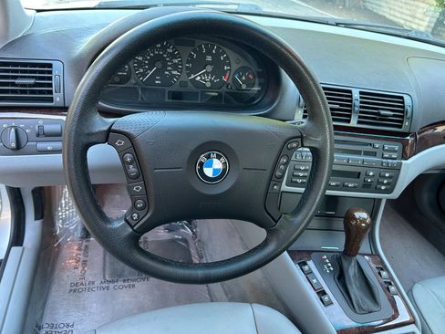 Used 2005 BMW 325i Sedan RWD image 23