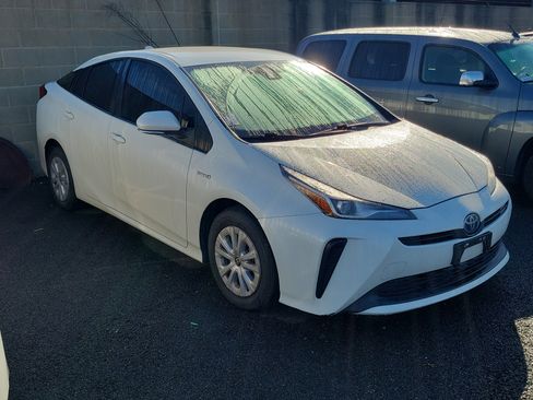 Used 2020 Toyota Prius image 3