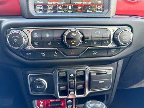 Used 2021 Jeep Wrangler Unlimited Rubicon AWD/4WD image 17