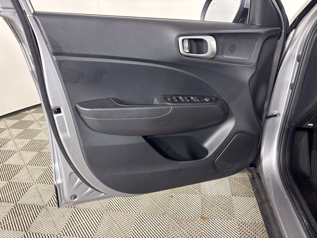 Used 2024 Hyundai Venue SEL FWD image 10