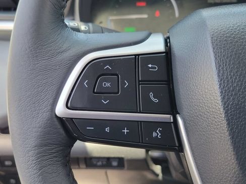 Used 2025 Toyota Sienna XLE w/ XLE Plus Package FWD image 7