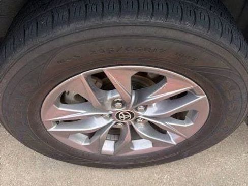Certified 2023 Toyota Sienna XLE FWD image 4