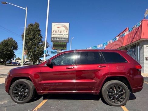 Used 2020 Jeep Grand Cherokee Altitude image 2