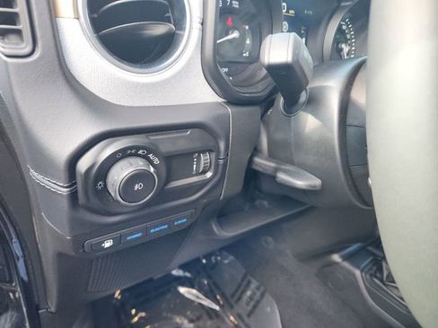 Used 2025 Jeep Wrangler Unlimited Sahara AWD/4WD image 14