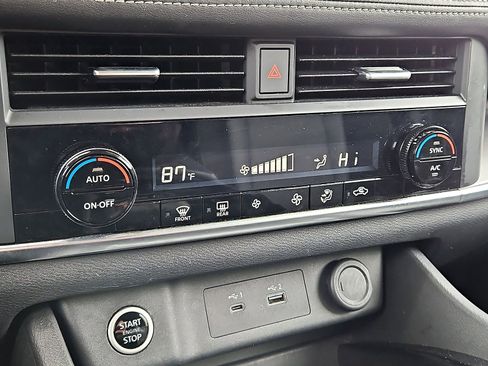 Used 2023 Nissan Rogue SV FWD image 19