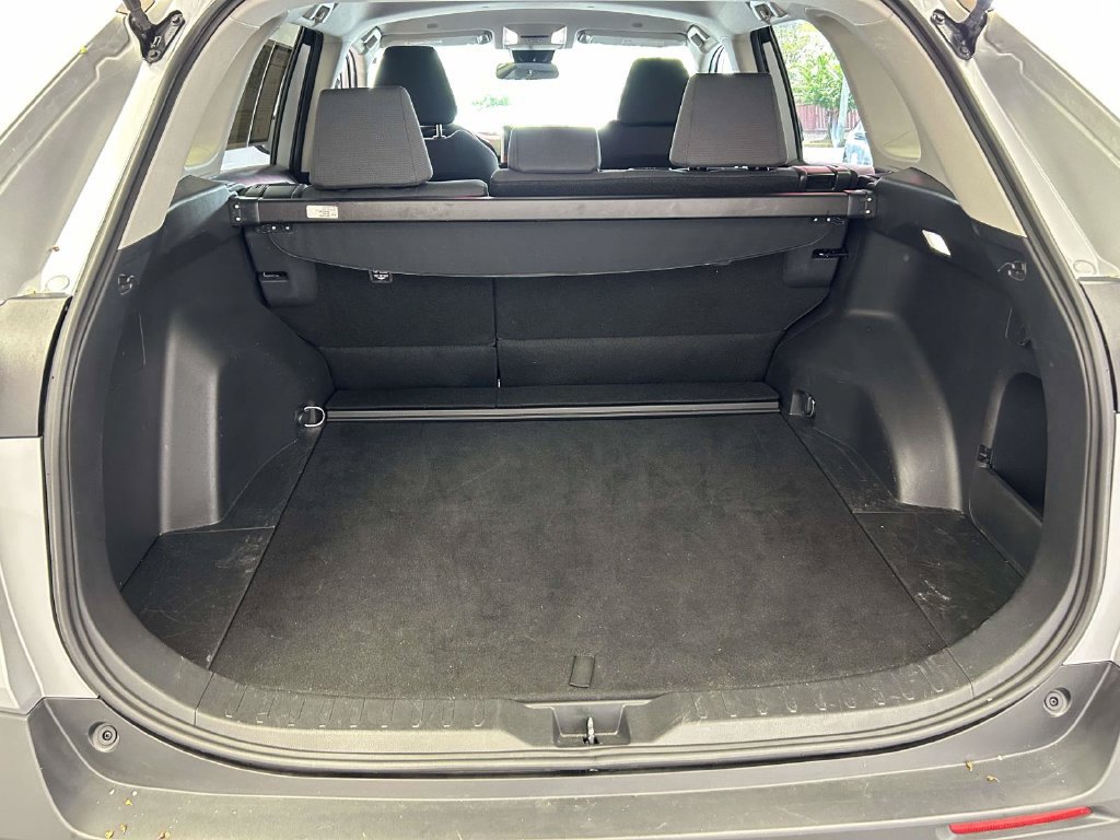 Used 2025 Toyota RAV4 XLE AWD/4WD image 12