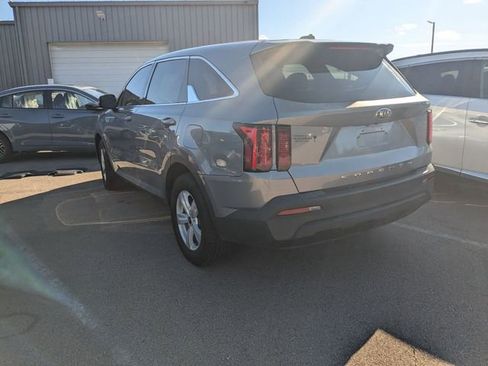 Used 2021 Kia Sorento LX image 4