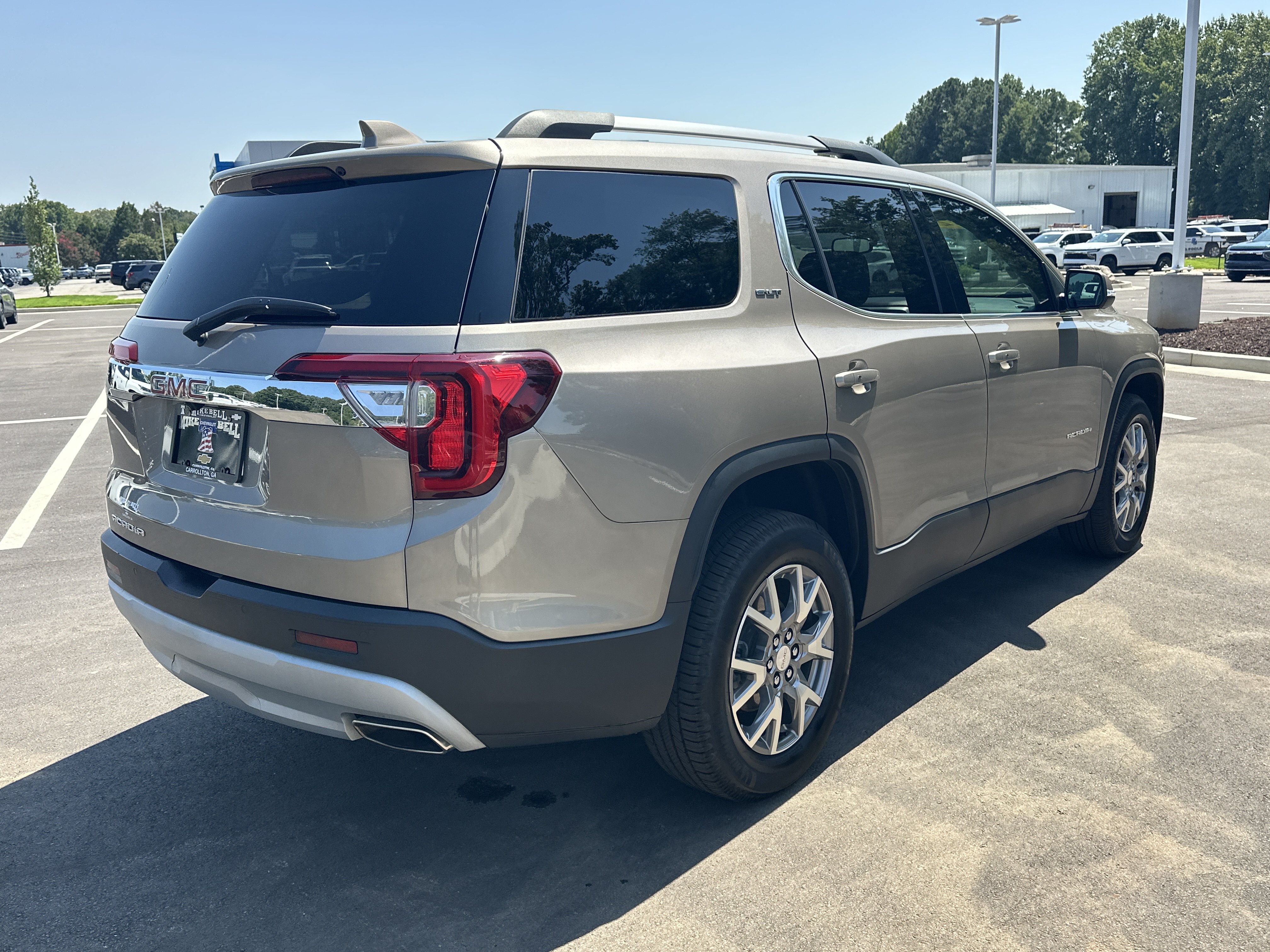 Used 2022 GMC Acadia SLT w/ Technology Package FWD image 8