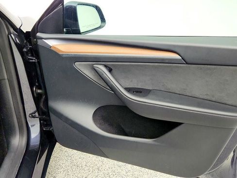 Used 2025 Tesla Model Y Long Range image 47