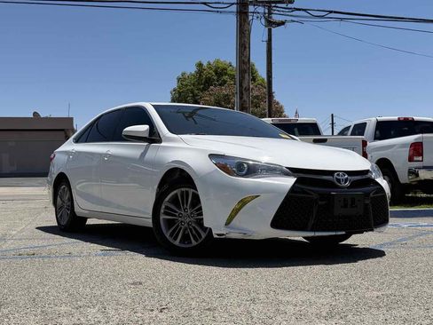 Used 2017 Toyota Camry SE FWD image 40