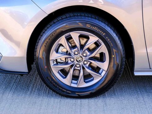 Used 2024 Toyota Sienna XLE FWD image 10