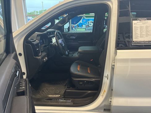 Used 2024 GMC Sierra 1500 AT4 w/ Technology Package AWD/4WD image 13