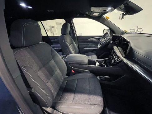Used 2025 Chevrolet Traverse LT w/ Driver Confidence Package AWD/4WD image 29