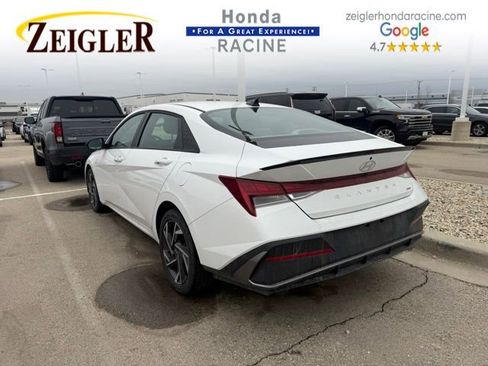 Used 2025 Hyundai Elantra SEL image 4